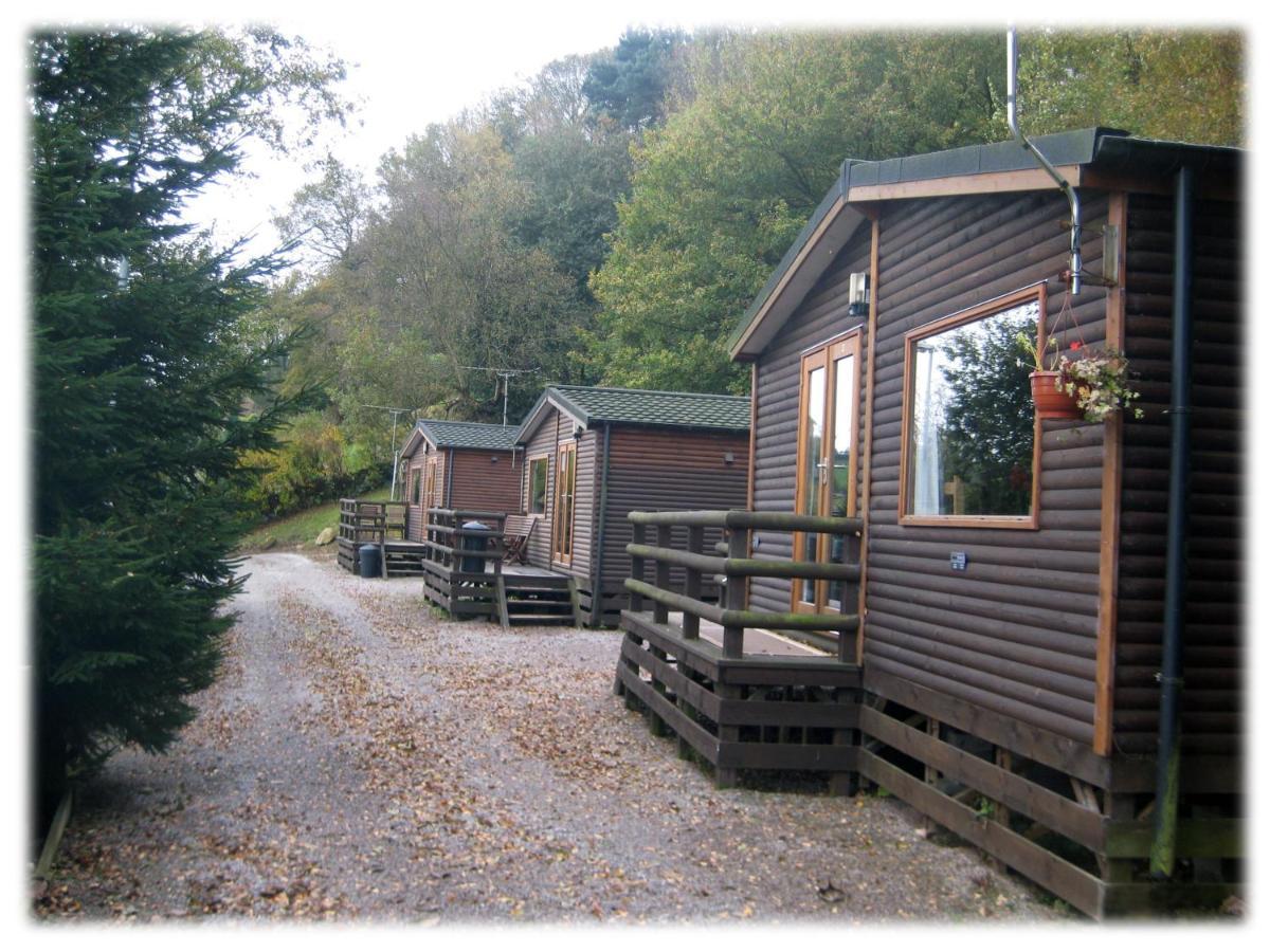 Croxden The Raddle Inn Log Cabins מראה חיצוני תמונה