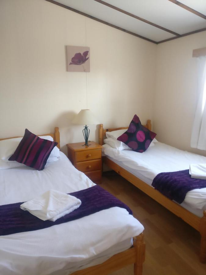 Croxden The Raddle Inn Log Cabins מראה חיצוני תמונה