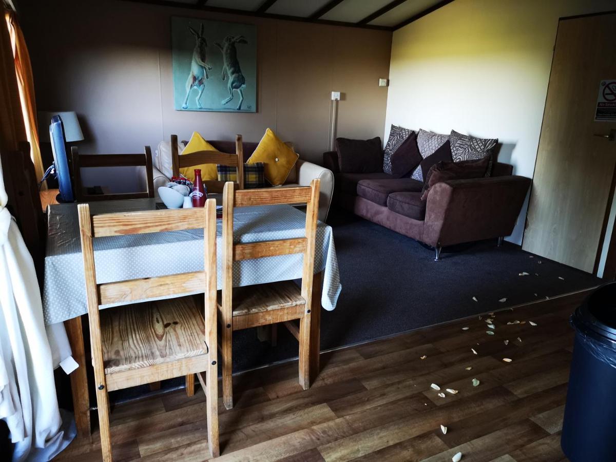 Croxden The Raddle Inn Log Cabins מראה חיצוני תמונה