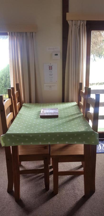 Croxden The Raddle Inn Log Cabins מראה חיצוני תמונה