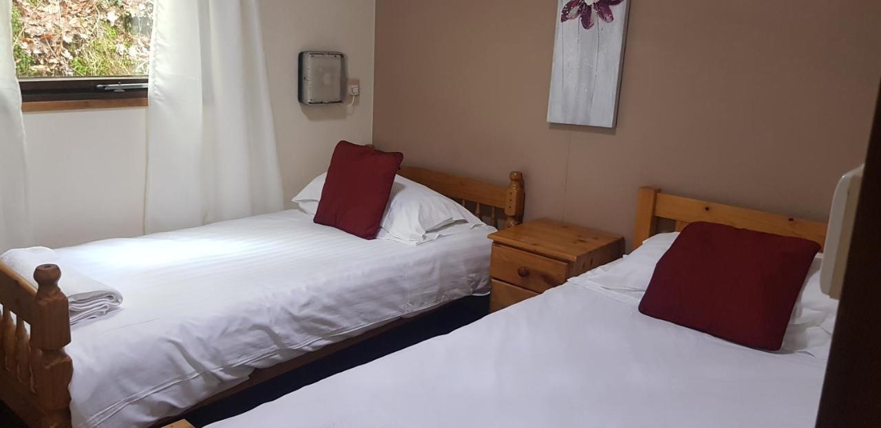 Croxden The Raddle Inn Log Cabins מראה חיצוני תמונה