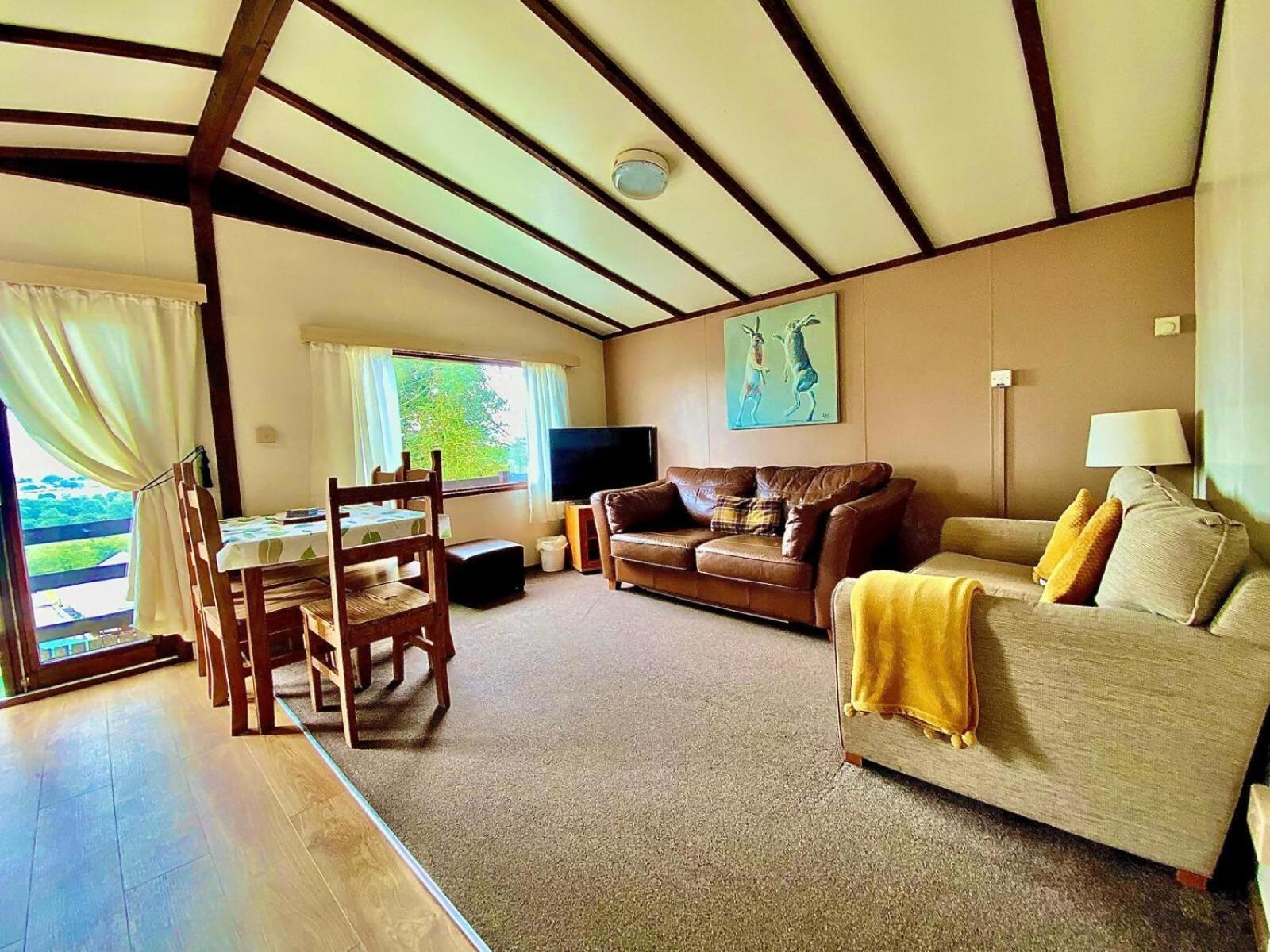 Croxden The Raddle Inn Log Cabins מראה חיצוני תמונה