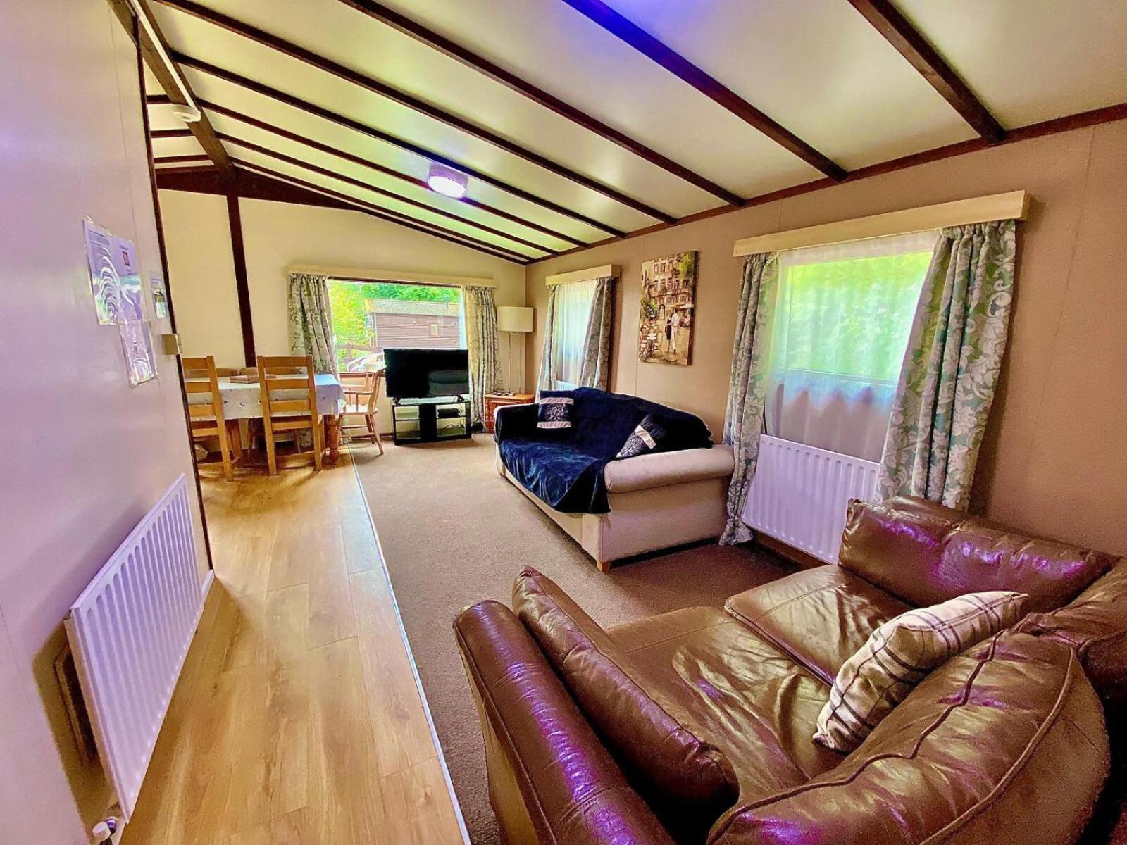 Croxden The Raddle Inn Log Cabins מראה חיצוני תמונה